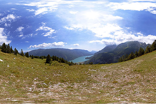 Veduta sul lago di Molveno dall'altopiano di Pradel
